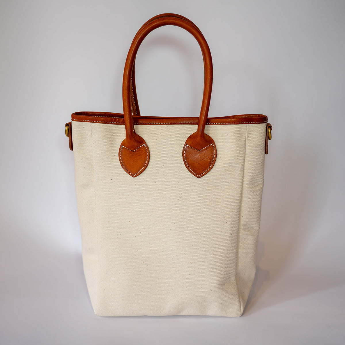 2wayトートバッグ tote S｜キナリの正面と革ハンドル