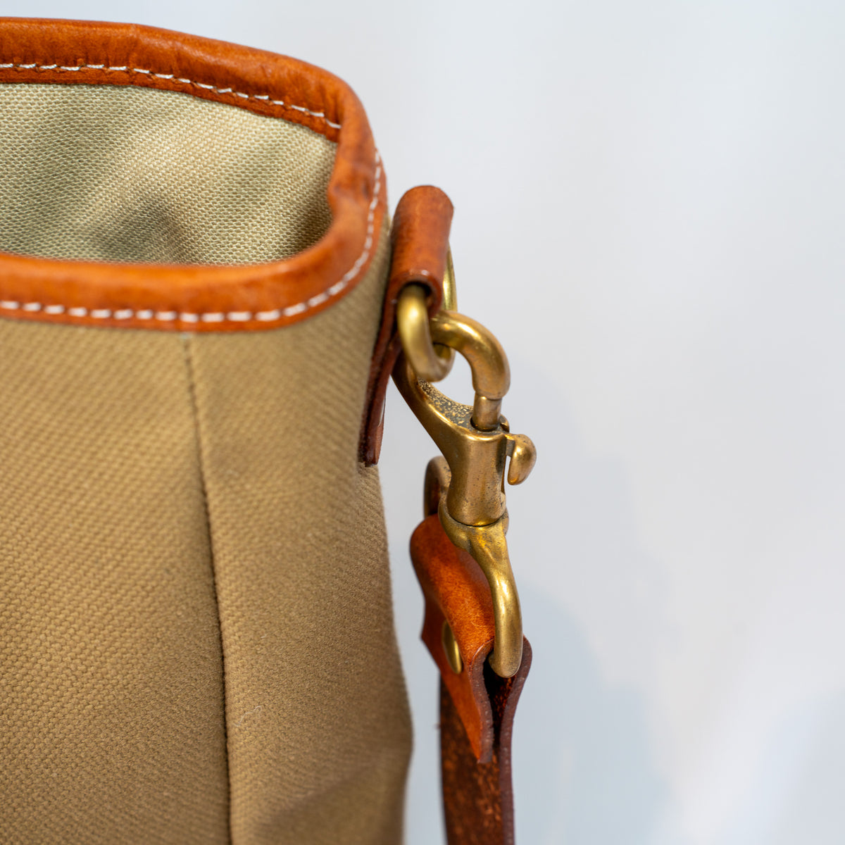 2wayトートバッグ tote S｜革の縁取りとストラップの接続金具