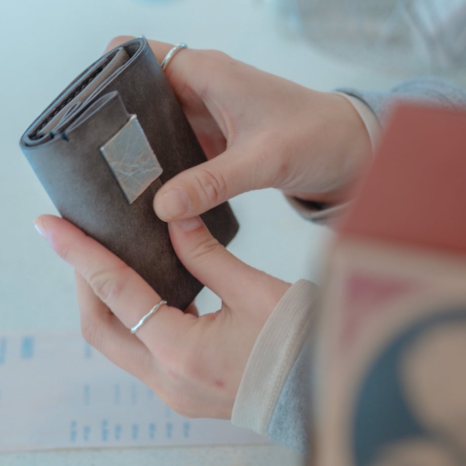 ao｜手に持った使用イメージ